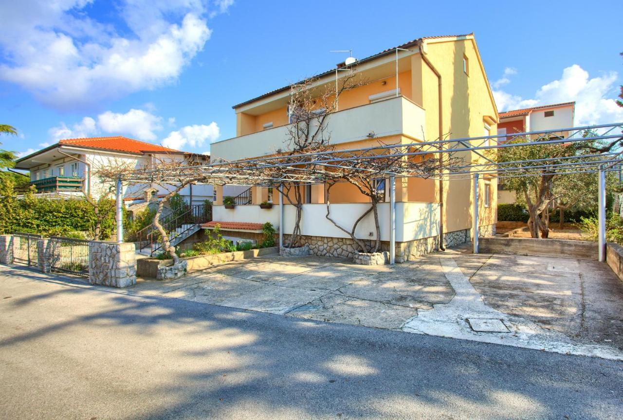 Apartments Petra Krk Town Eksteriør bilde